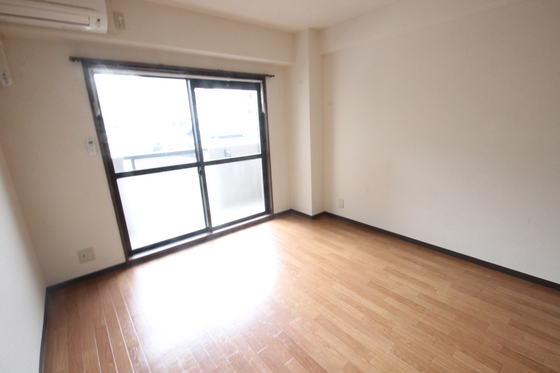 居室・リビング　※別部屋の写真です