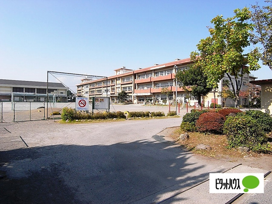 小学校　高崎市立塚沢小学校（小学校）まで662m