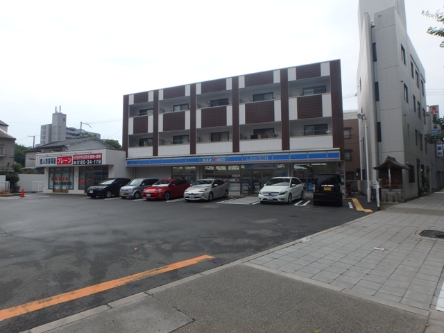 コンビニ　ローソン 玉川三丁目店（コンビニ）まで218m