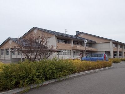 【メゾンドシャルマンIIの小学校】