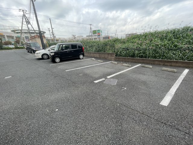 【柏市大山台のマンションの駐車場】