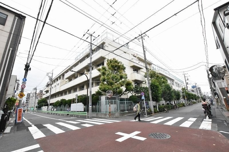 【大田区多摩川のマンションの小学校】