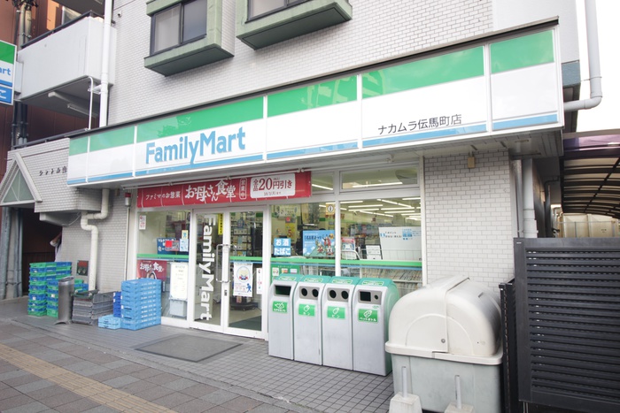 コンビニ　ファミリーマート（コンビニ）まで71m