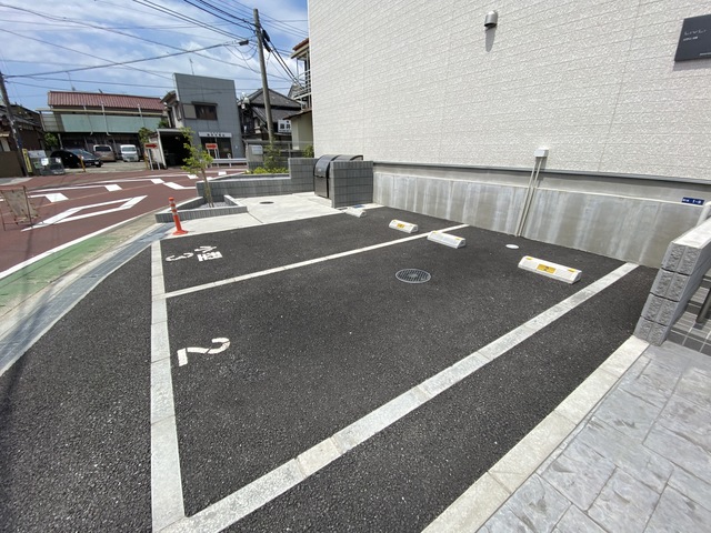 【市川市関ケ島のマンションの駐車場】