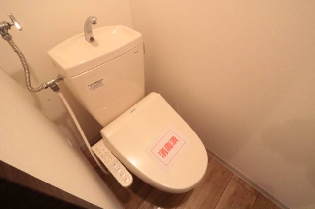 トイレ　ウォシュレット付き！