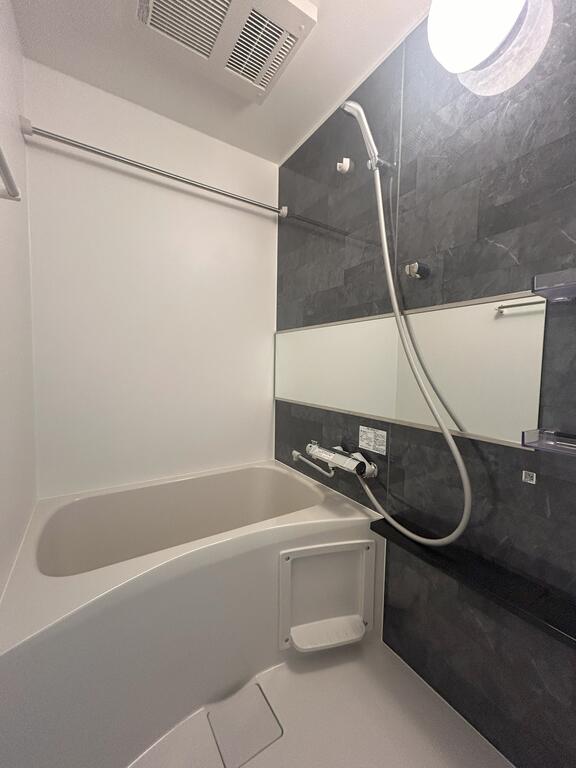 バス・シャワールーム　浴室乾燥・24H換気付きです。