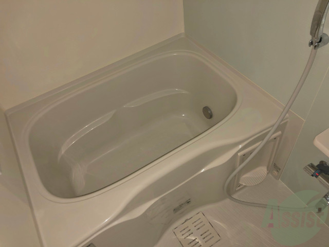 バス・シャワールーム　浴室は綺麗で追い焚きも付いて気持ちよくお過ごしいただけます。