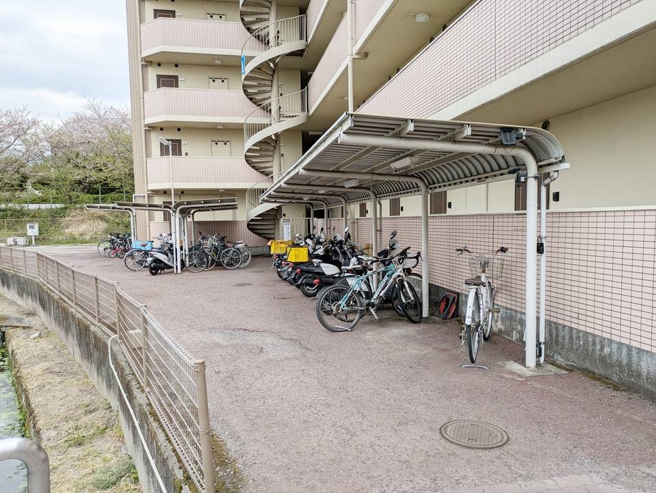駐車場　駐輪場