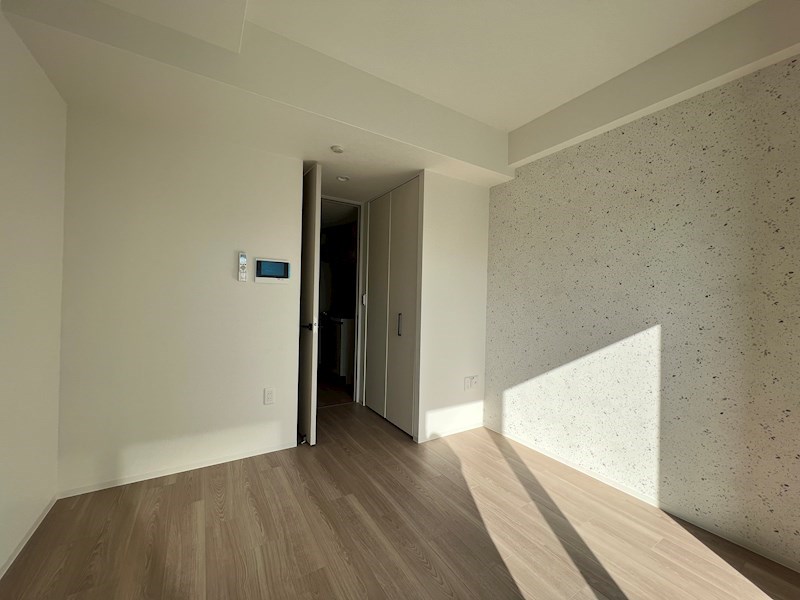 その他部屋・スペース　落ち着いた色調の寝室です