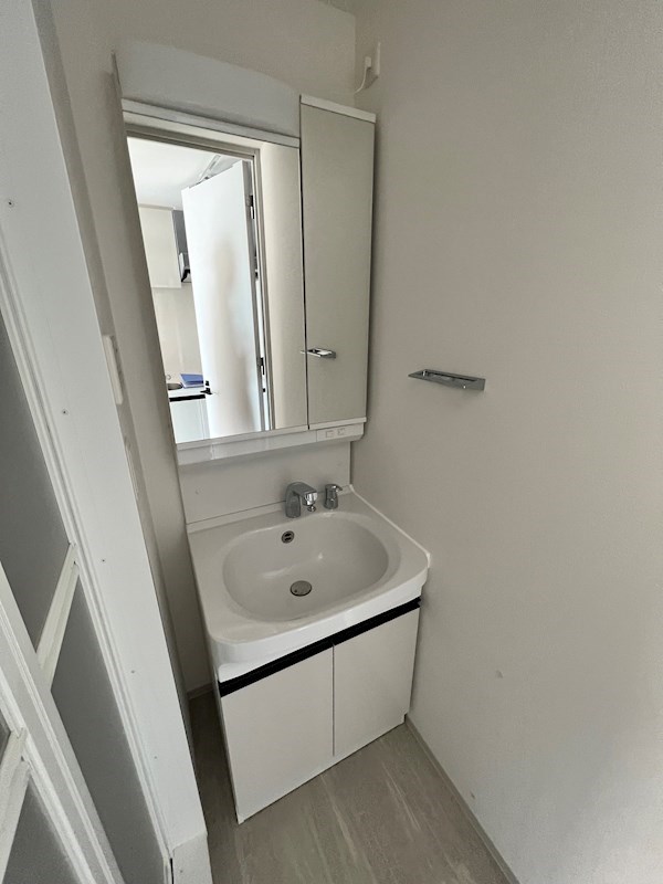 洗面設備　独立洗面台で身支度をすべて済ませてしまいましょう