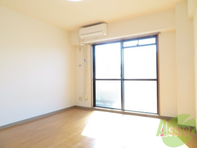 居室・リビング　隅々から洋室を撮影したので、イメージを掴んでください。