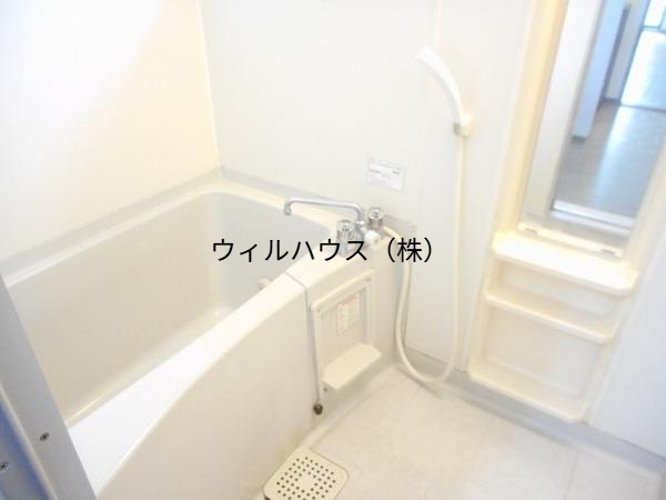 バス・シャワールーム　キレイにリフォームされています！