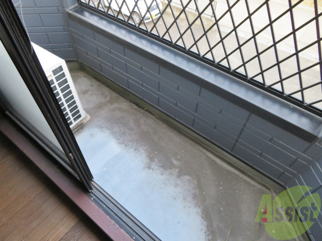 バルコニー　少し小さくても洗濯物はちゃんと外に干せますよ。