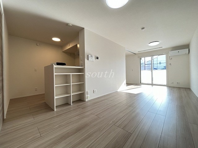 居室・リビング　洗練された清潔感漂う清楚な仕上がり