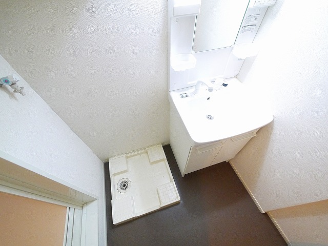 洗面設備　スペースが確保できる洗面所です