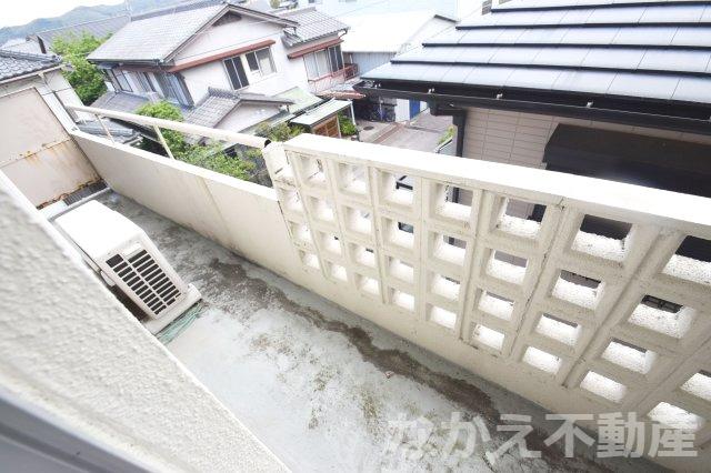 バルコニー　バルコニーからの眺めを楽しみながら食事をしませんか