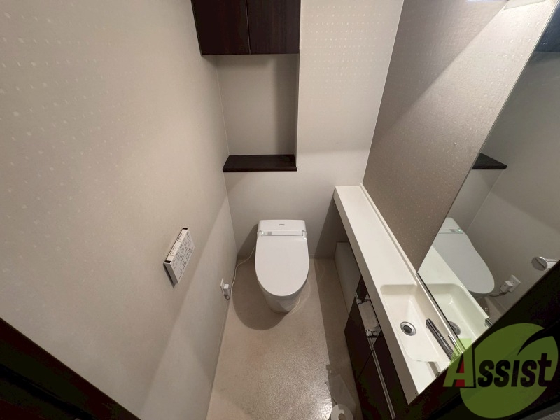 トイレ　こちらはトイレです。清潔感があり、安心して使用できます。