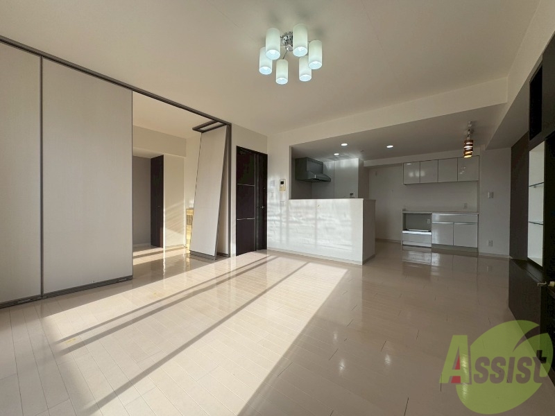 居室・リビング　広くてキレイなお部屋が広がっていて、充実した生活が送れそう。