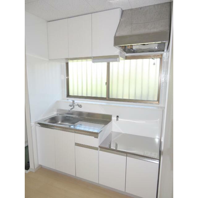 キッチン　キッチン＠流し台～流し台本体、吊戸、換気扇は新品に交換済みで