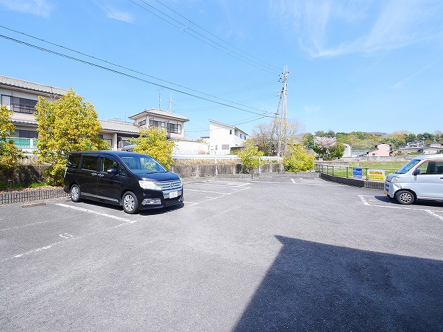 駐車場　駐車場は空き状況要ご確認下さい。