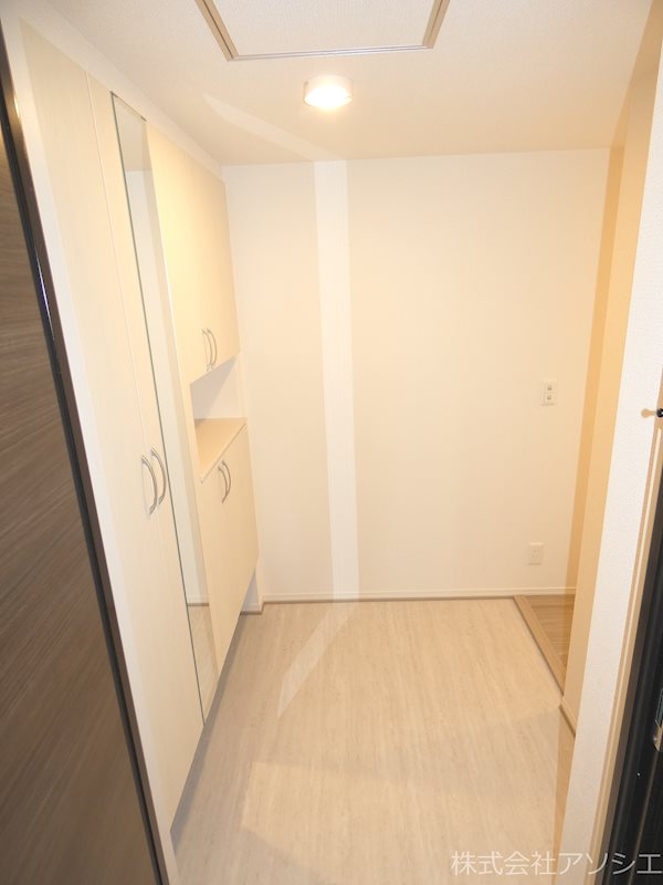 玄関　※写真は同型タイプイメージになります。