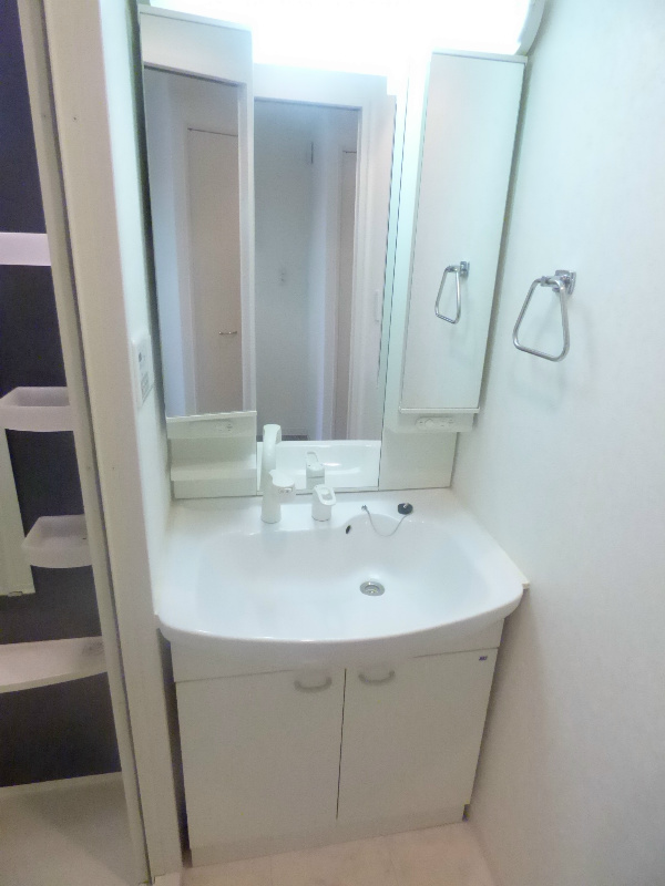 洗面設備　※同物件の他のお部屋の写真です