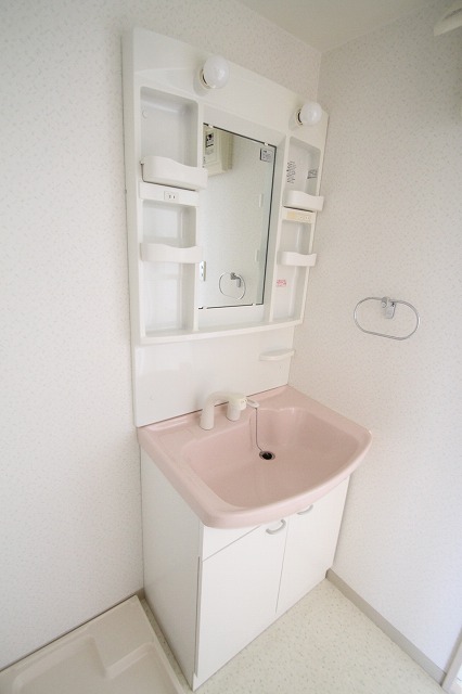 洗面設備　広い洗面脱衣場がうれしいですね♪