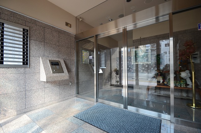 エントランス　オートロック完備、防犯面も安心です♪