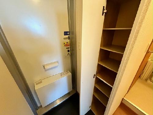 玄関　設備・仕様は号室により異なる為、現状を優先いたします。