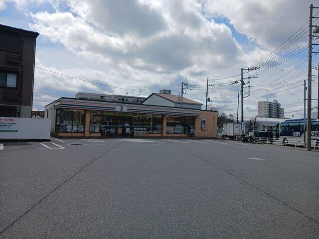 コンビニ　セブンイレブン（コンビニ）まで409m