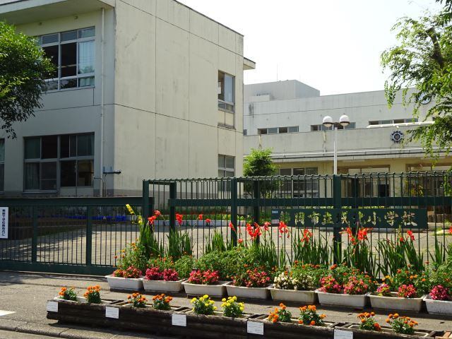 小学校　静岡市立城北小学校（小学校）まで690m