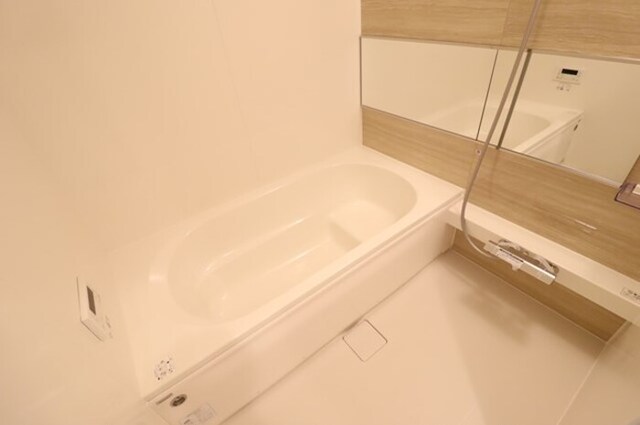 バス・シャワールーム　追い焚き給湯式浴室