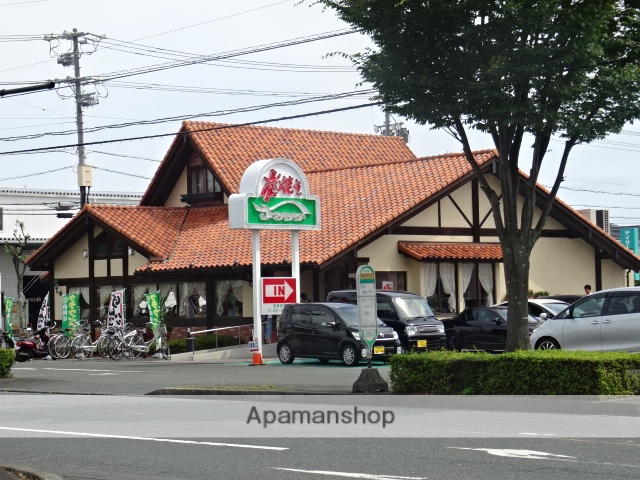 コンビニ　ファミリーマート（コンビニ）まで1057m