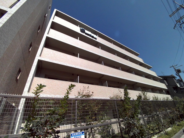 建物外観　どっしりとした外観