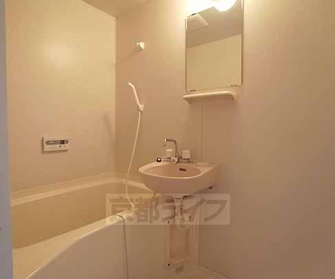 バス・シャワールーム　鏡も付いております！