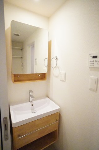 洗面設備　セレニテ本町東リアン　洗面所