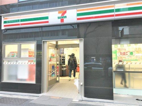 コンビニ　セブンイレブン御成門駅北店（コンビニ）まで89m