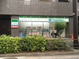コンビニ　ファミリーマート御成門店（コンビニ）まで180m