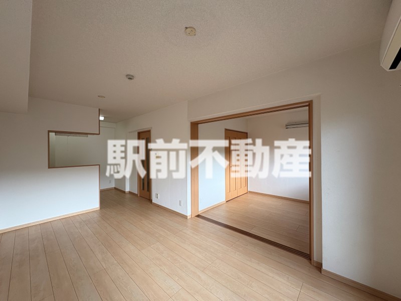 居室・リビング　※同物件別部屋の参考写真・現況優先