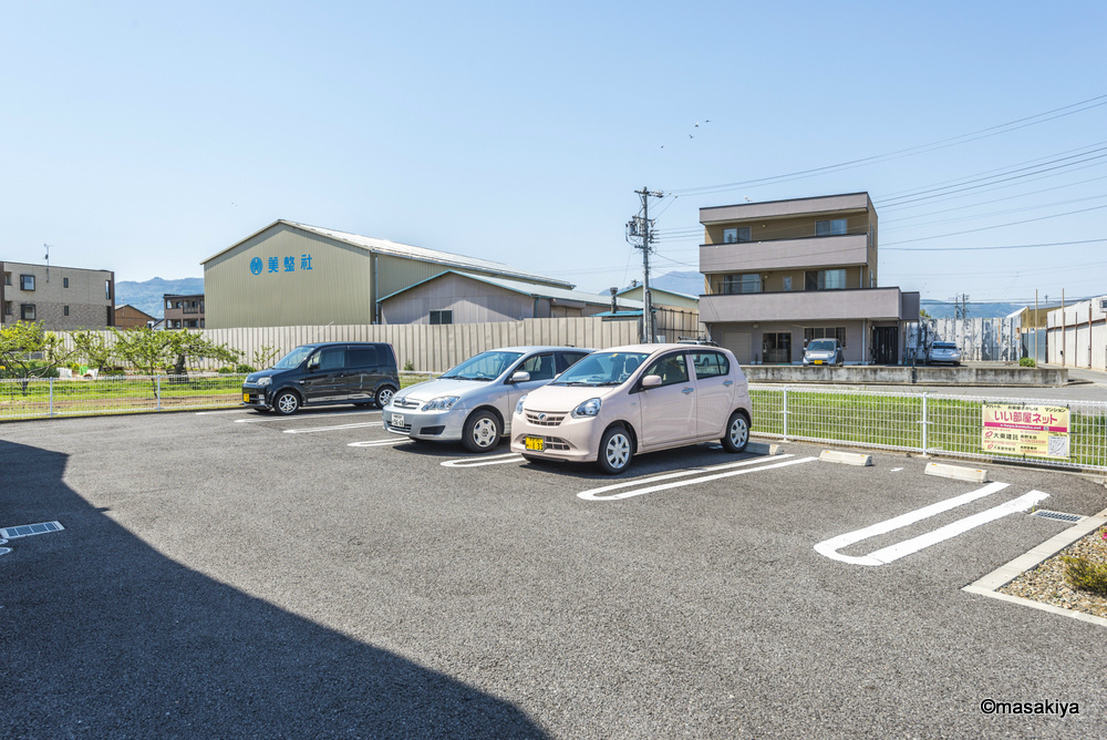 駐車場　駐車場