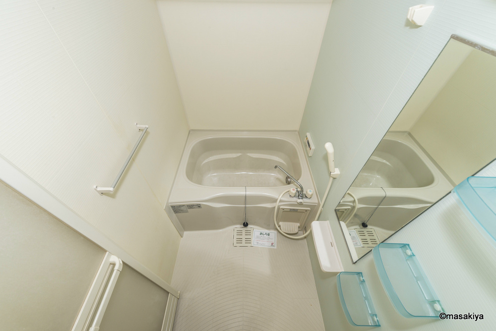 バス・シャワールーム　お風呂　追い焚き・浴室乾燥機付きです。