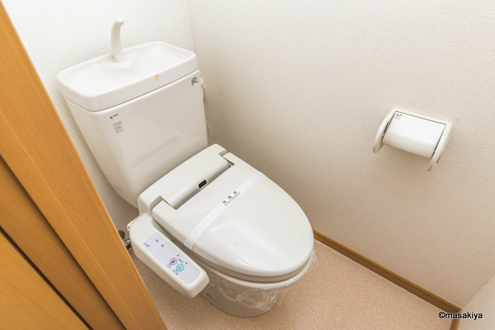トイレ　トイレ　ウォシュレット付き。