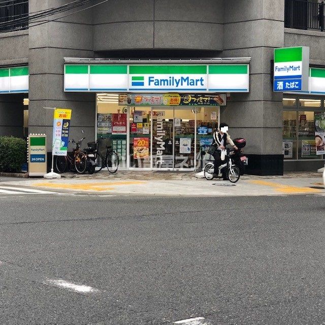 コンビニ　ファミリーマート 新町三丁目店（コンビニ）まで450m