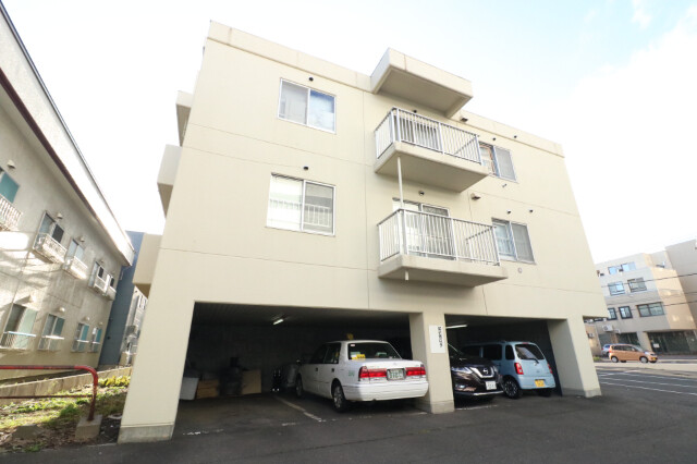 建物外観　人気の鉄筋コンクリート造♪