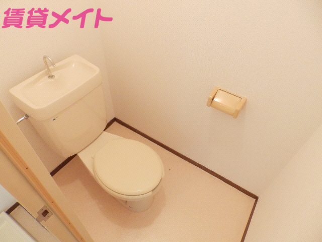 トイレ　同物件別室の写真です