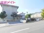 中学校　四日市市立羽津中学校（中学校）まで697m