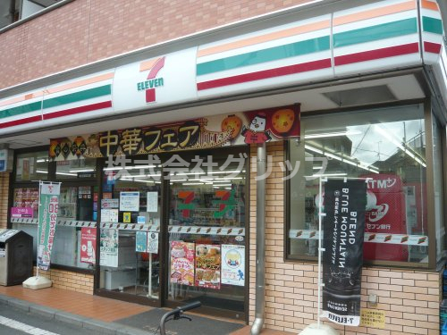 コンビニ　セブンイレブン 鶴見市場東中店（コンビニ）まで240m