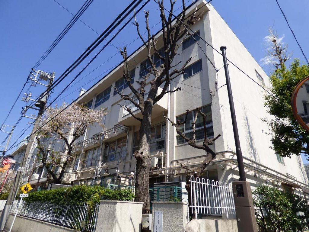 小学校　台東区立千束小学校（小学校）まで790m