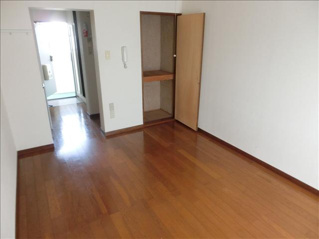 その他　別の角度からの洋室です