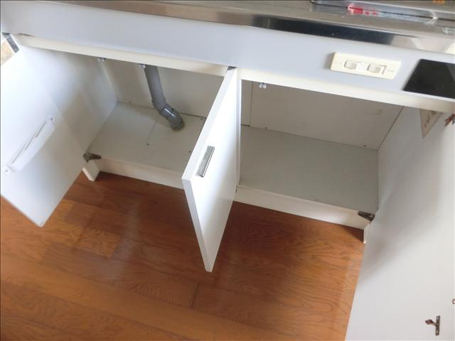 収納　キッチンの下にも収納スペースがあります